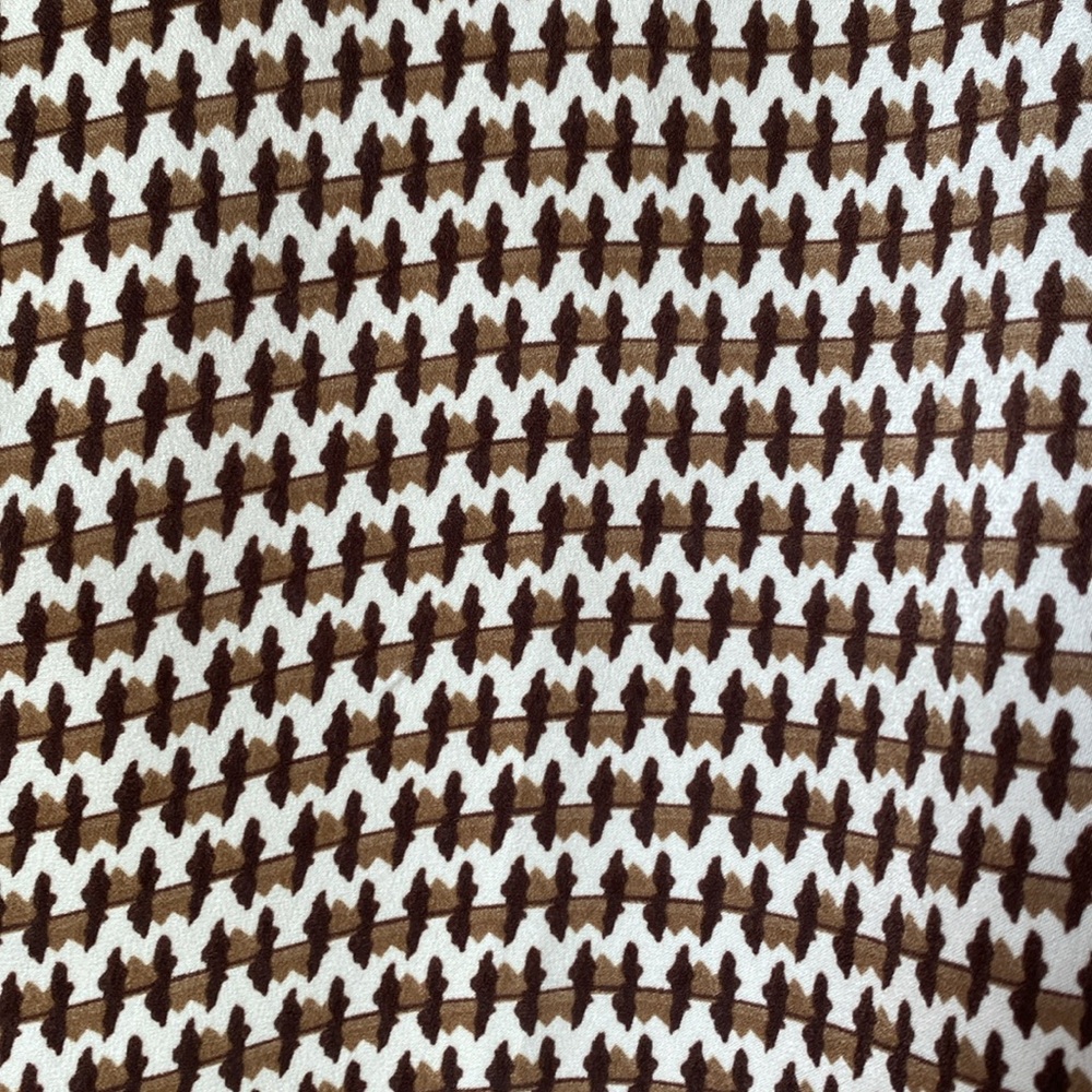 NWOT brown patterned women’s silky button down size medium - Picture 2 of 6